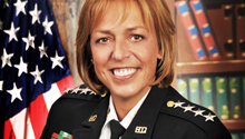 Trưởng Cathy Lanier